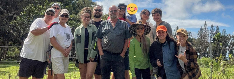 A photo of volunteers and site owners after harvesting